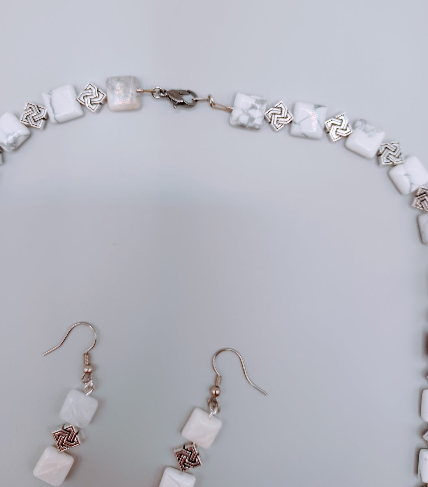 Howlite Solomon’s Knot