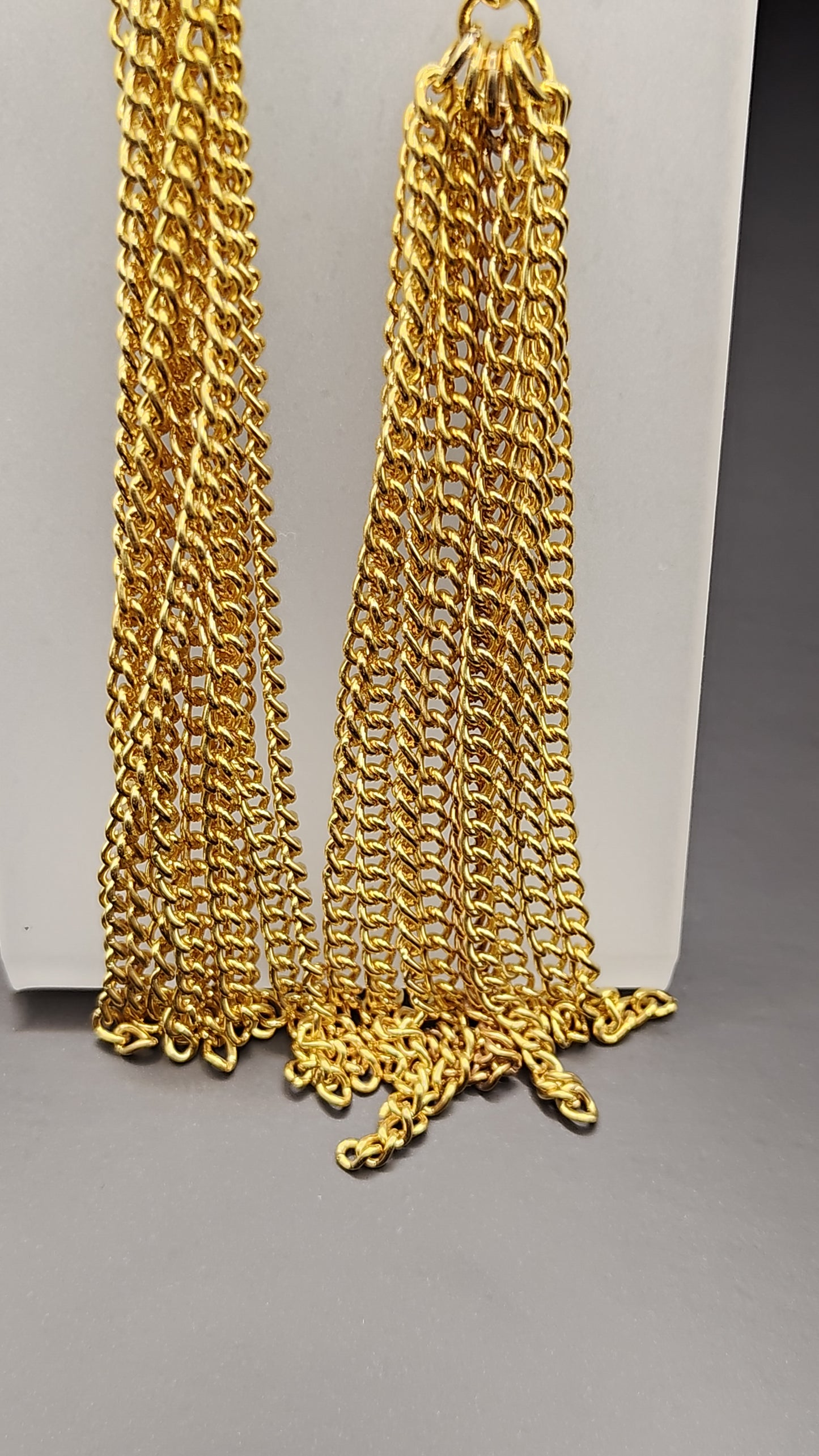 Chain of Tassels